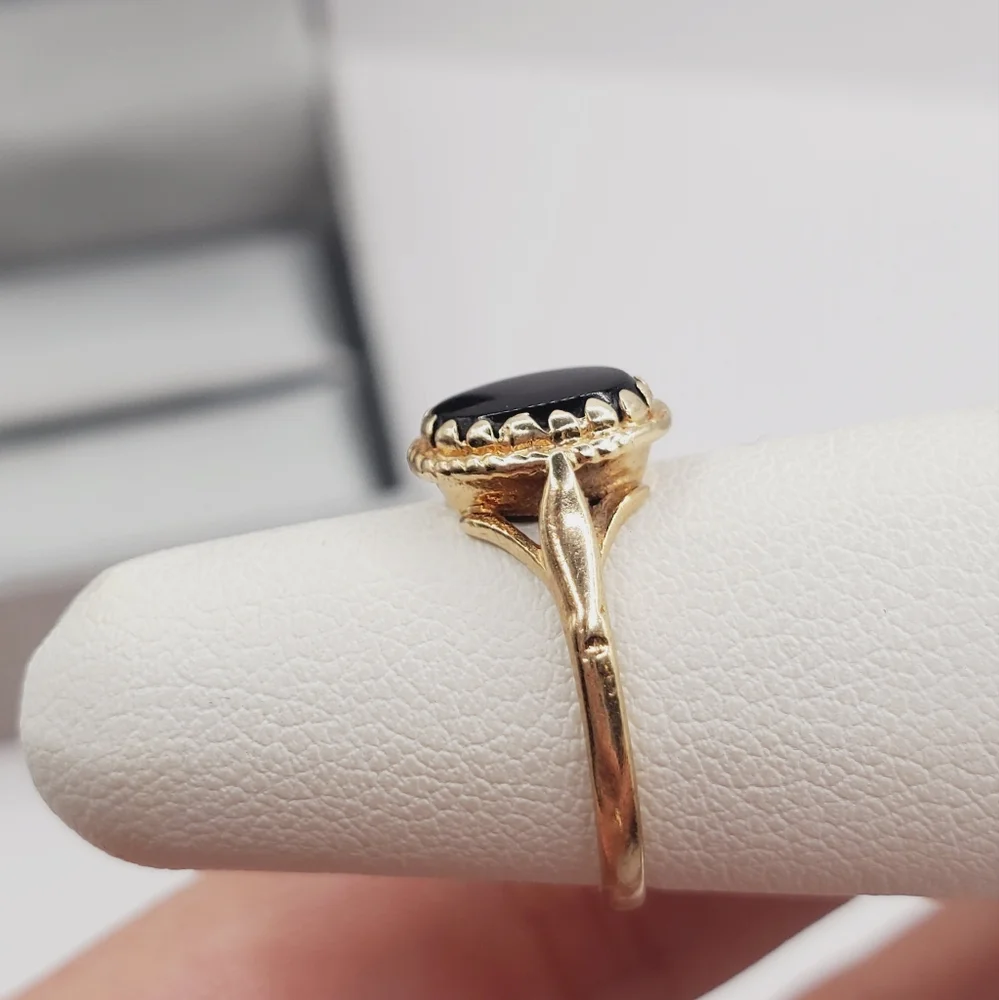 10k Solid Yellow Gold Oval Cabochon Black Onyx Vintage Pinky Ring